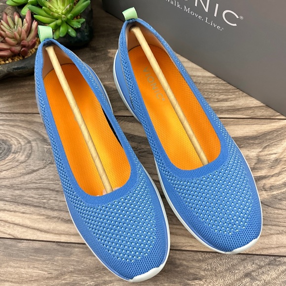 NIB Vionic Kallie Slip On Sneaker Flats Azure Knit Blue 8M - Picture 2 of 12